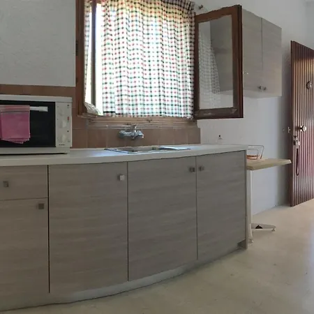 Corner Ξενοδοχείο με διαμερίσματα 2*
